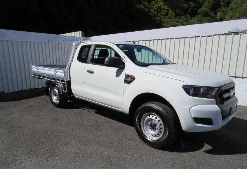 flat deck truck hire in Auckland